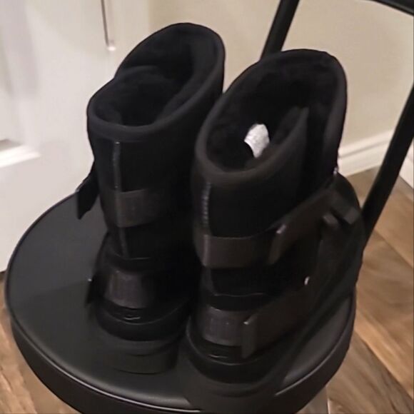 Ugg Classic Short Hybrid Boot- Black - Picture 10 of 11